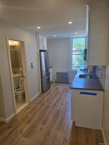 6077 55th Street 2R, Maspeth, NY 11378