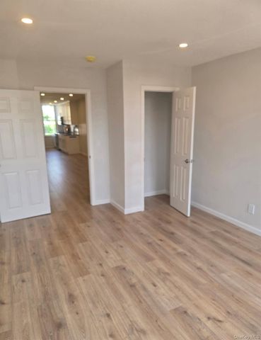 6077 55th Street 2R, Maspeth, NY 11378