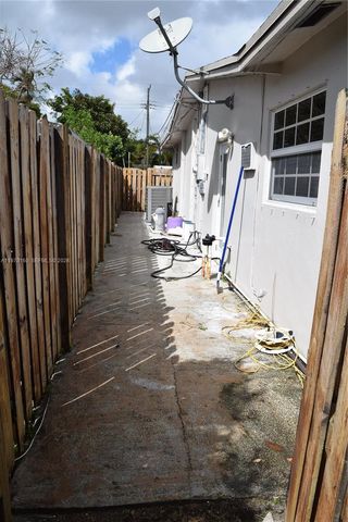 5317 Van Buren St, Hollywood, FL 33021