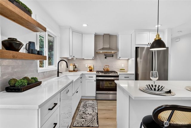 3140 Elwood Drive W, University Place, WA 98466