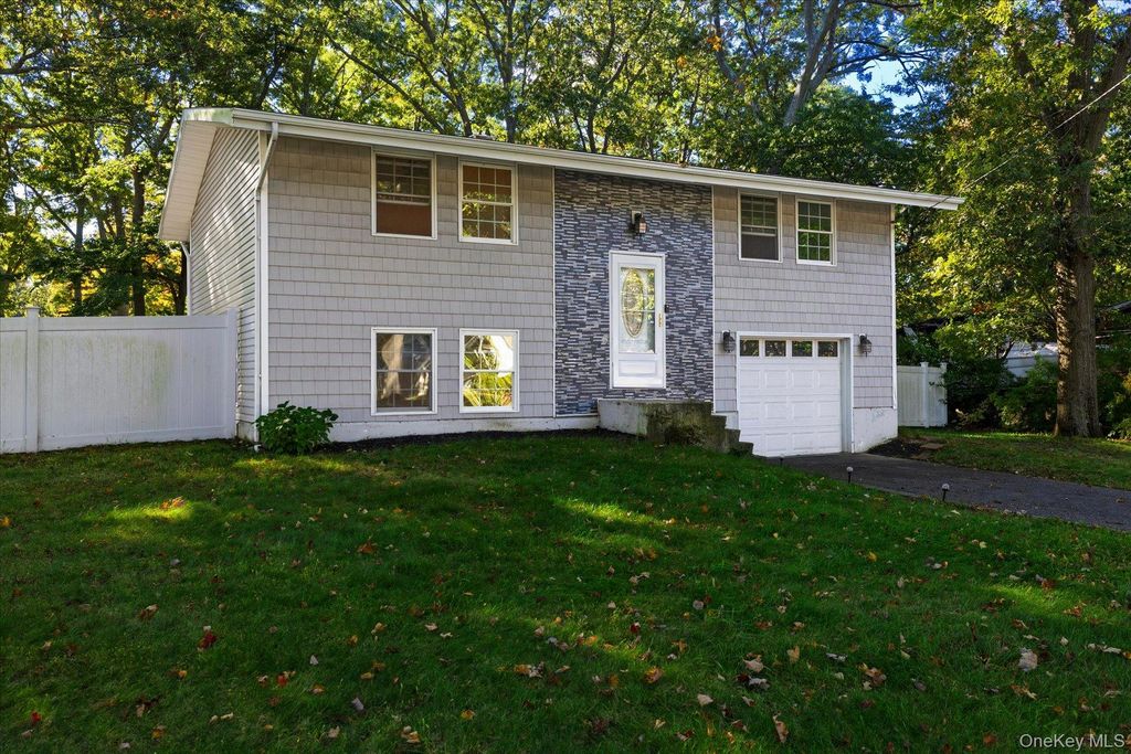32 Lodge Lane, East Setauket, NY 11733 — photo 2