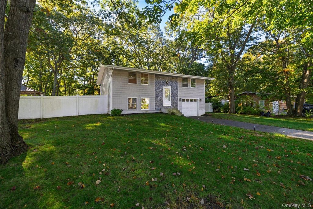 32 Lodge Lane, East Setauket, NY 11733 — photo 3