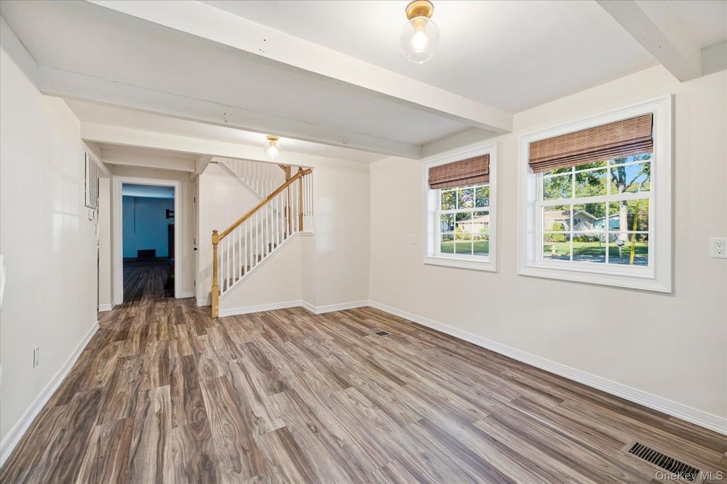 32 Lodge Lane, East Setauket, NY 11733 — photo 4