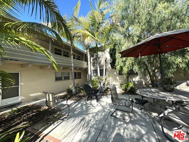 7360 W Manchester Avenue, Los Angeles, CA 90045