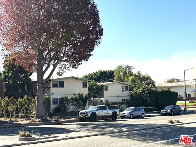 7360 W Manchester Avenue, Los Angeles, CA 90045