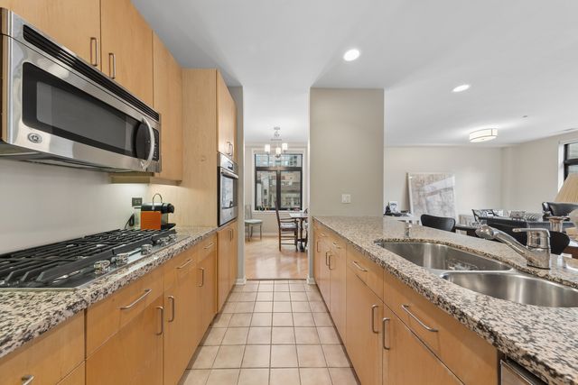 33 W Huron Street 311, Chicago, IL 60654