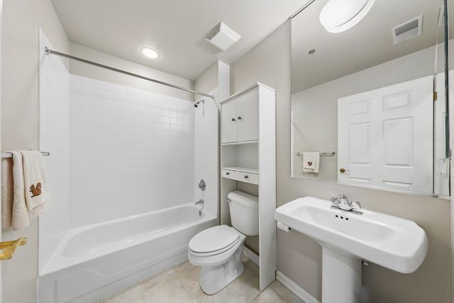 33 W Huron Street 311, Chicago, IL 60654