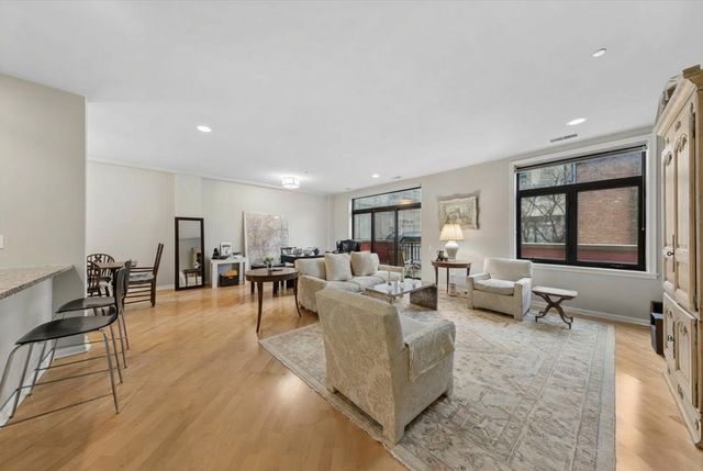 33 W Huron Street 311, Chicago, IL 60654