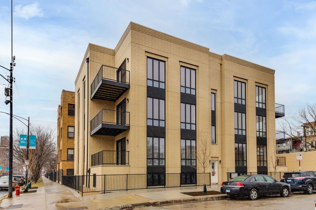 1204 N Spaulding Avenue 1N, Chicago, IL 60651