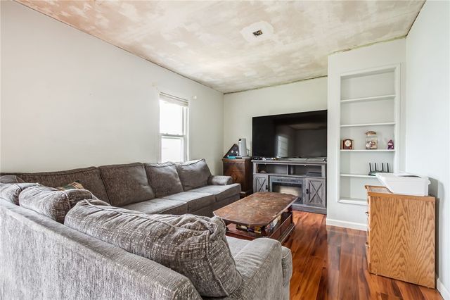 80 Eglantine Road, Greece, NY 14616