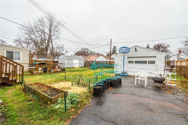 80 Eglantine Road, Greece, NY 14616