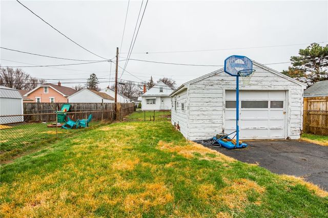 80 Eglantine Road, Greece, NY 14616