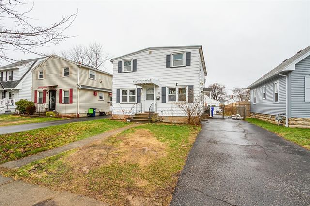 80 Eglantine Road, Greece, NY 14616