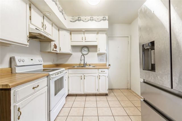 80 Eglantine Road, Greece, NY 14616