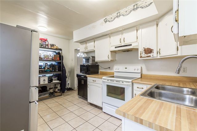 80 Eglantine Road, Greece, NY 14616