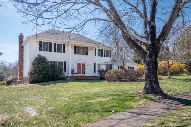 10 Warwick Dr, Washington Twp., NJ 07853