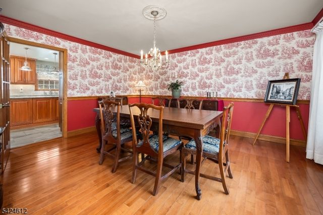 10 Warwick Dr, Washington Twp., NJ 07853