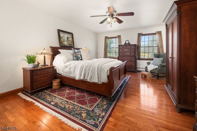 10 Warwick Dr, Washington Twp., NJ 07853