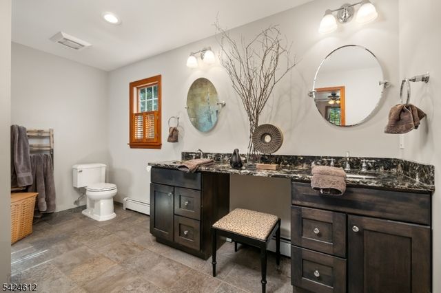 10 Warwick Dr, Washington Twp., NJ 07853