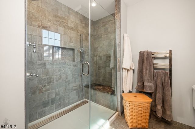 10 Warwick Dr, Washington Twp., NJ 07853