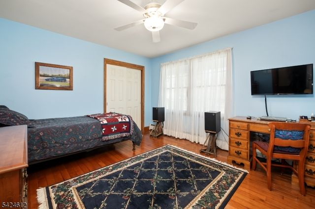 10 Warwick Dr, Washington Twp., NJ 07853