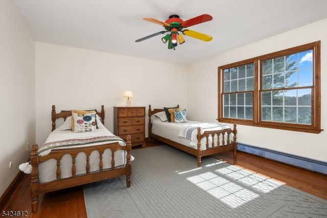 10 Warwick Dr, Washington Twp., NJ 07853