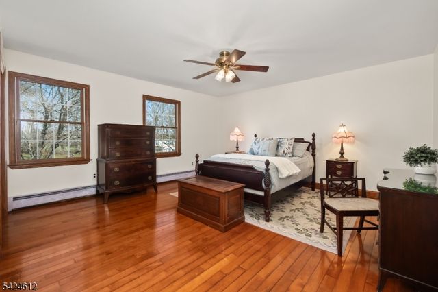 10 Warwick Dr, Washington Twp., NJ 07853