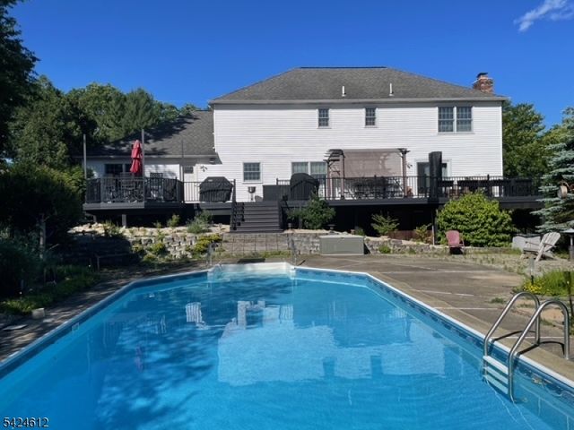 10 Warwick Dr, Washington Twp., NJ 07853