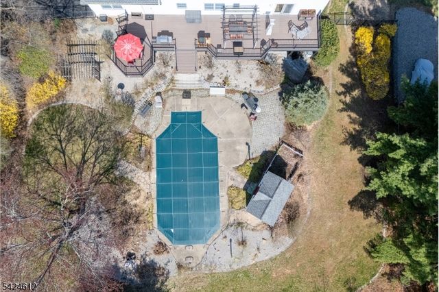 10 Warwick Dr, Washington Twp., NJ 07853