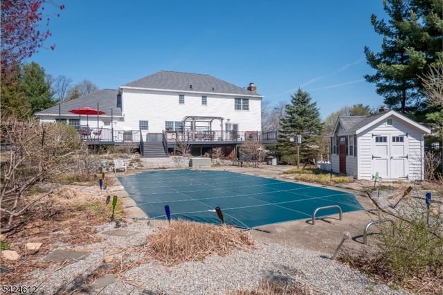 10 Warwick Dr, Washington Twp., NJ 07853