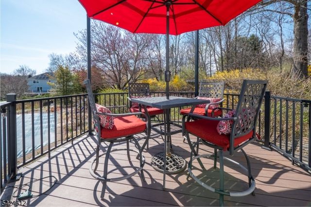 10 Warwick Dr, Washington Twp., NJ 07853