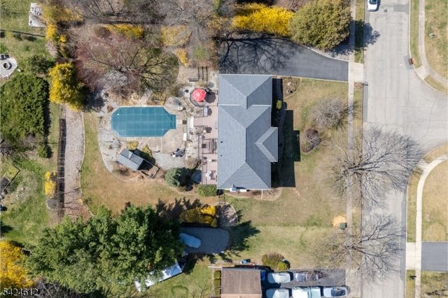 10 Warwick Dr, Washington Twp., NJ 07853