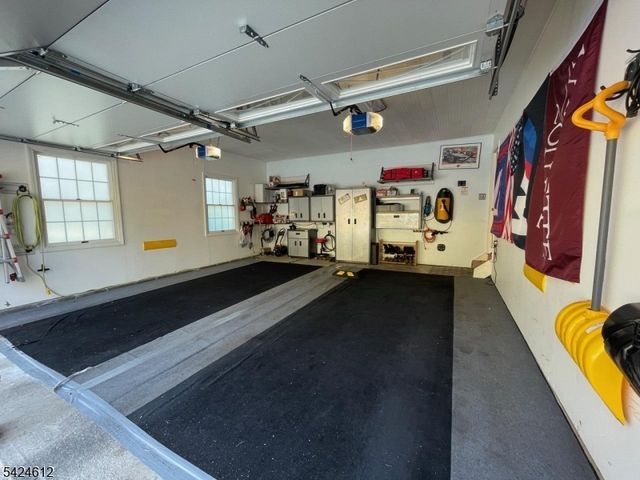 10 Warwick Dr, Washington Twp., NJ 07853