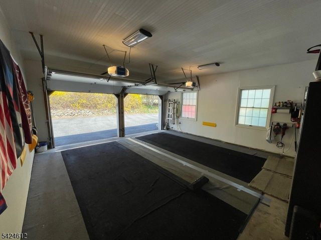 10 Warwick Dr, Washington Twp., NJ 07853