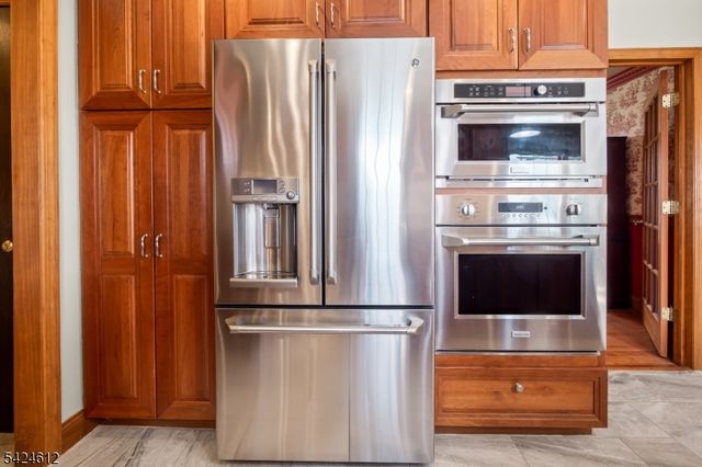 10 Warwick Dr, Washington Twp., NJ 07853