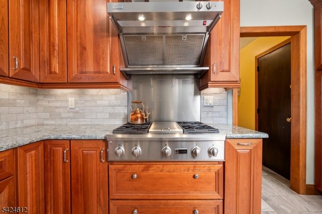 10 Warwick Dr, Washington Twp., NJ 07853