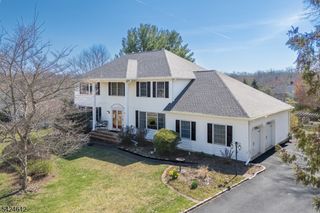 10 Warwick Dr, Washington Twp., NJ 07853