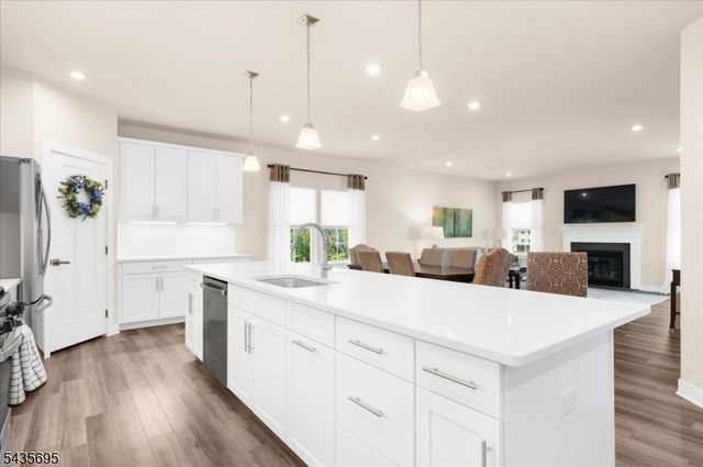 124 Club House Dr, Washington Twp., NJ 07882