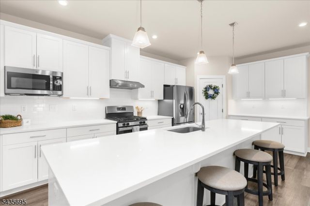 124 Club House Dr, Washington Twp., NJ 07882