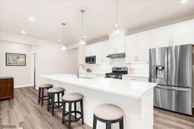 124 Club House Dr, Washington Twp., NJ 07882