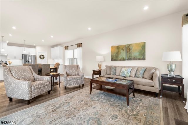 124 Club House Dr, Washington Twp., NJ 07882