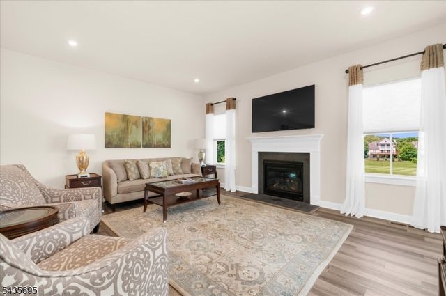 124 Club House Dr, Washington Twp., NJ 07882