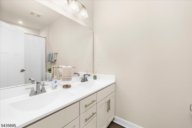 124 Club House Dr, Washington Twp., NJ 07882