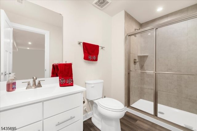 124 Club House Dr, Washington Twp., NJ 07882