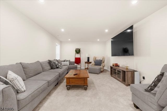124 Club House Dr, Washington Twp., NJ 07882