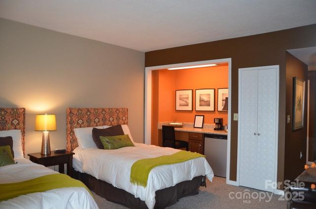 1300 Reece Road 302, Charlotte, NC 28209