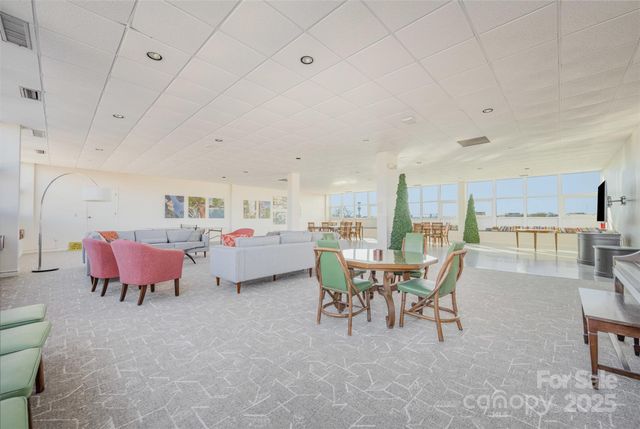 1300 Reece Road 302, Charlotte, NC 28209