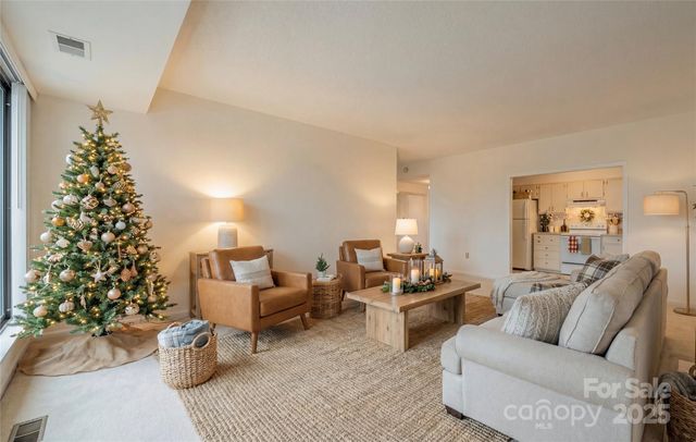 1300 Reece Road 302, Charlotte, NC 28209