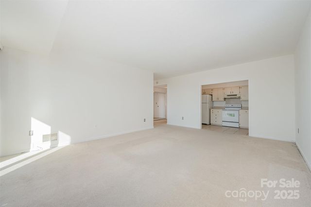 1300 Reece Road 302, Charlotte, NC 28209