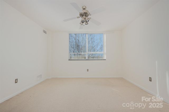 1300 Reece Road 302, Charlotte, NC 28209